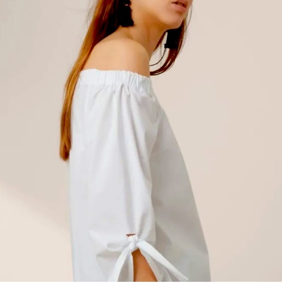 Aritzia Babaton MALIK Off-Shoulder Blouse XS - Picture 4 of 10